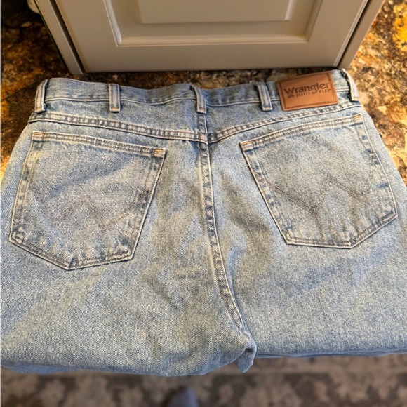 Men’s wrangler rugged wear jeans 35 x 30 Classic fit - Picture 8 of 8